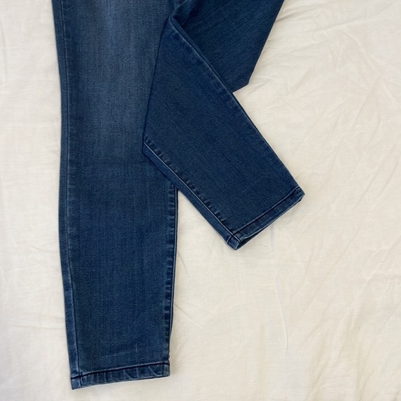Guess - Size 28 - Full length - Stretch material - Excellent Condition - Picture 2 of 3